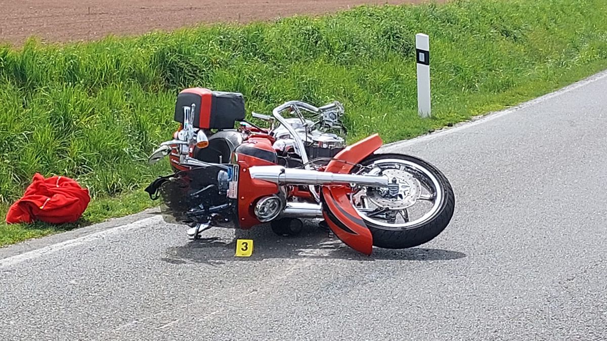 Motorkářka na Táborsku narazila zezadu do auta a těžce se zranila